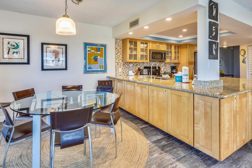 Condo, 1 King Bed (Land's End 8-301 Beach Front) | Dining
