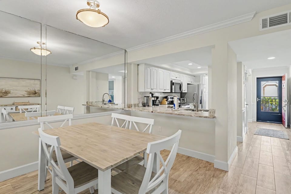 Condo, Multiple Beds (Land's End 8-303 Beach Front) | Dining