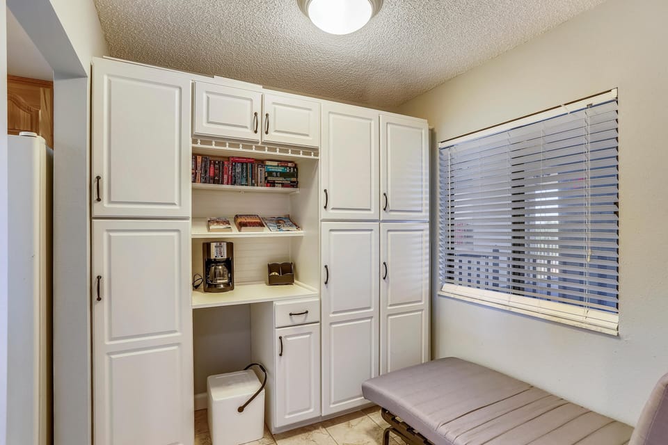 Condo, Multiple Beds (Land's End 9-403 Beach Front - Premie) | Interior