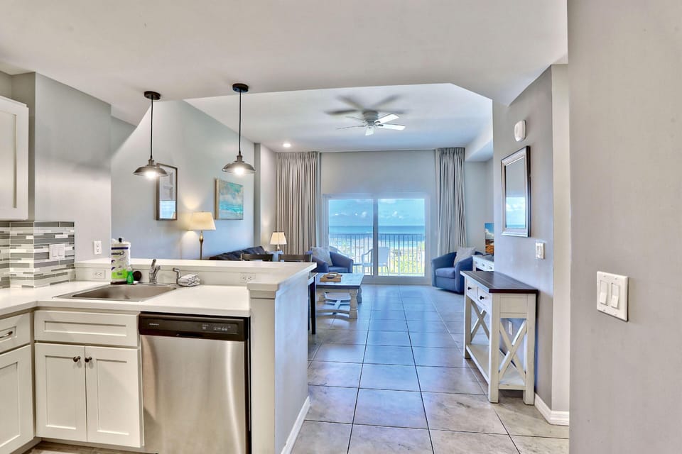 Condo, Multiple Beds (Madeira Bay Resort I 1504) | Private kitchen | Oven