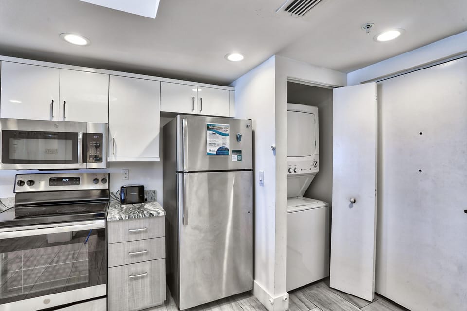 Condo, Multiple Beds (Oceana 203 West) | Private kitchen | Oven, toaster