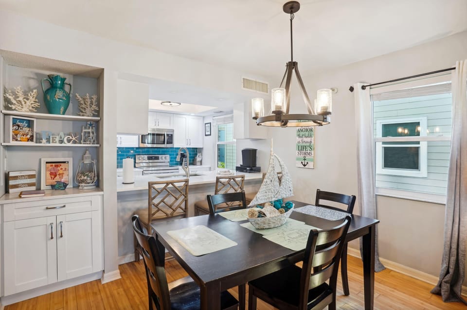 House, Multiple Beds (Pelican Pointe 2A) | Dining
