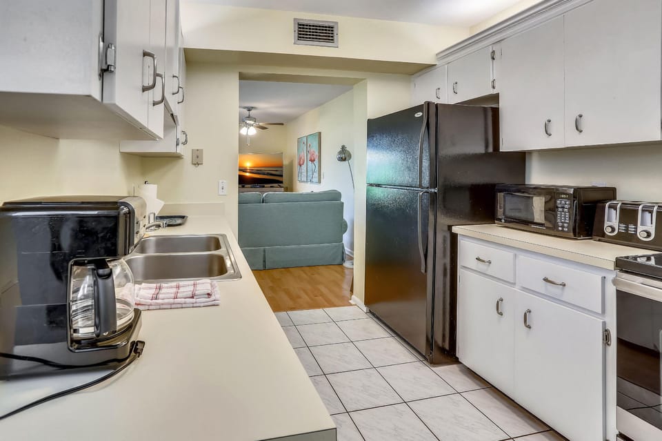 House, Multiple Beds (Sea Shell 24) | Private kitchen | Oven