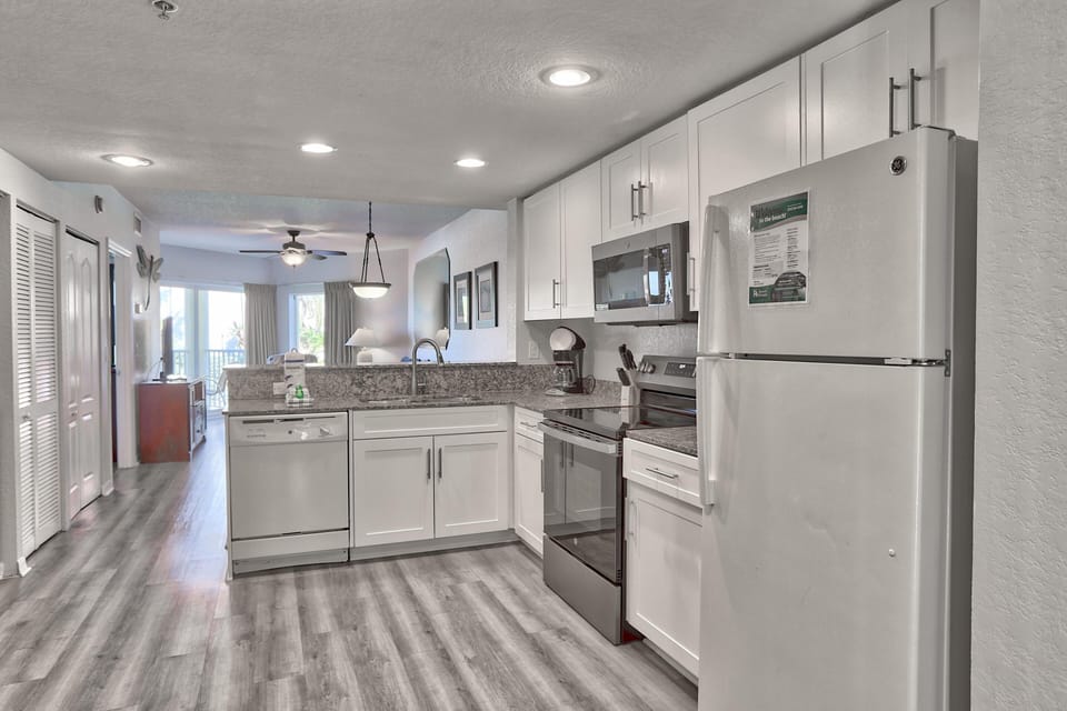 Condo, Multiple Beds (Sunset Vistas 211N) | Private kitchen | Oven, toaster