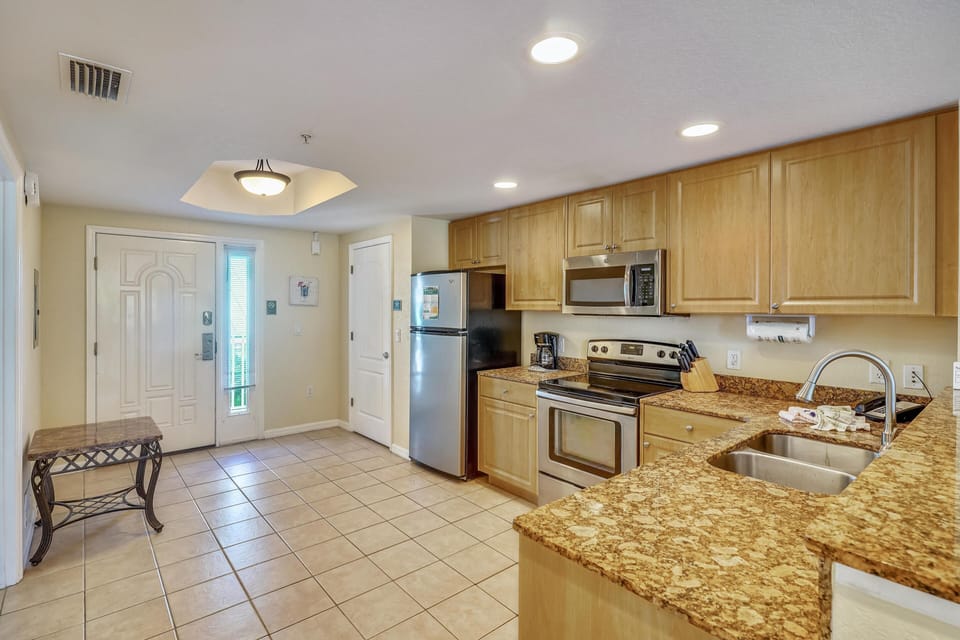 Condo, Multiple Beds (Sunset Vistas 302S) | Private kitchen | Oven, toaster