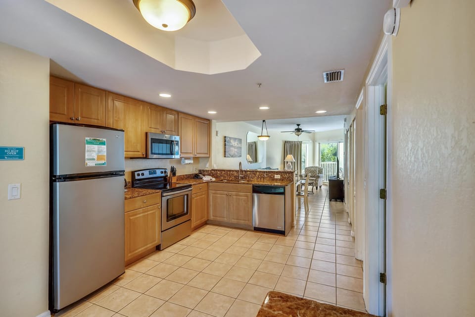 Condo, Multiple Beds (Sunset Vistas 302S) | Private kitchen | Oven, toaster