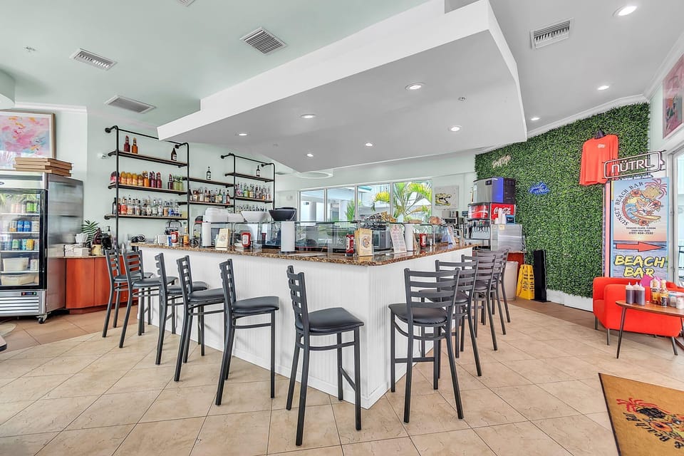 Condo, Multiple Beds (Sunset Vistas 302S) | Bar (on property)