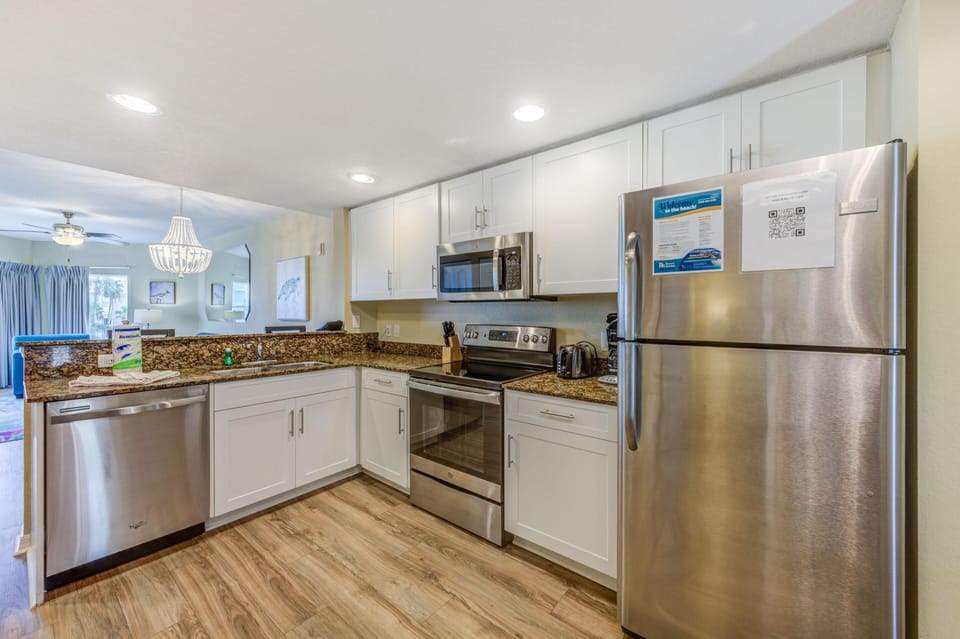 Condo, Multiple Beds (Sunset Vistas 411N) | Private kitchen | Oven, toaster