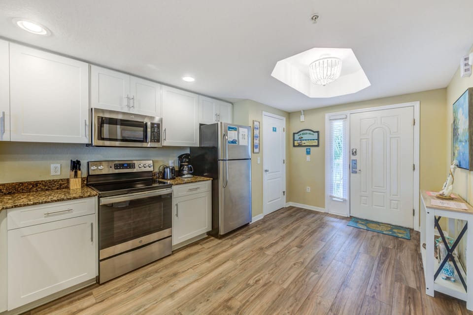 Condo, Multiple Beds (Sunset Vistas 411N) | Private kitchen | Oven, toaster