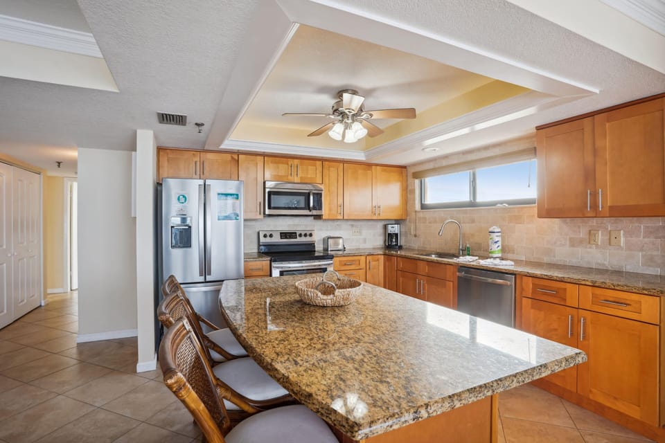 Condo, 1 King Bed with Sofa bed (Trillium 2A - Premier) | Private kitchen