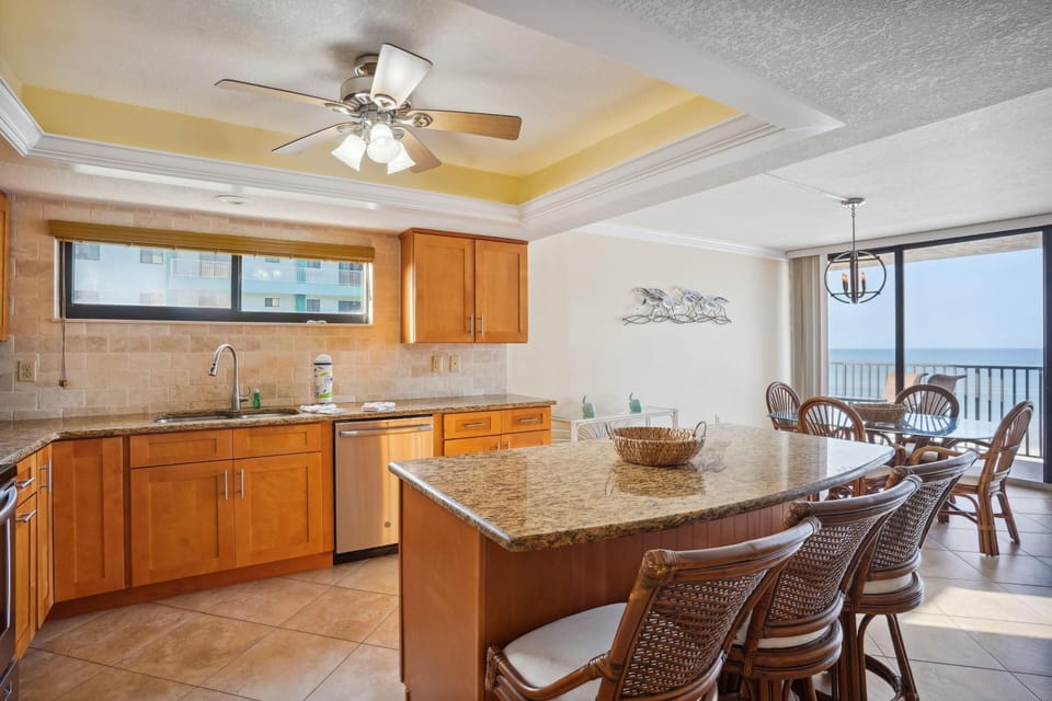 Condo, 1 King Bed with Sofa bed (Trillium 2A - Premier) | Private kitchen