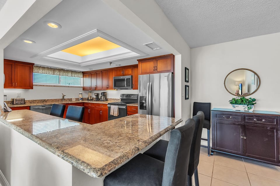 Condo, 1 King Bed with Sofa bed (Trillium 2C - Premier) | Private kitchen | Oven, toaster