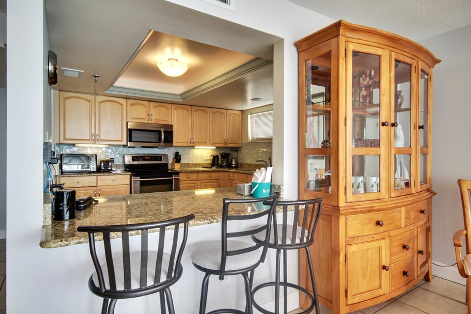 Condo, Multiple Beds (Trillium 5A - Premier) | Private kitchen | Oven, toaster