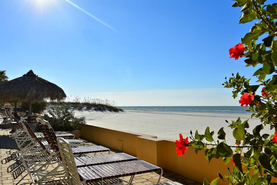 Villa Madeira 203 - Premier Apartment in Madeira Beach