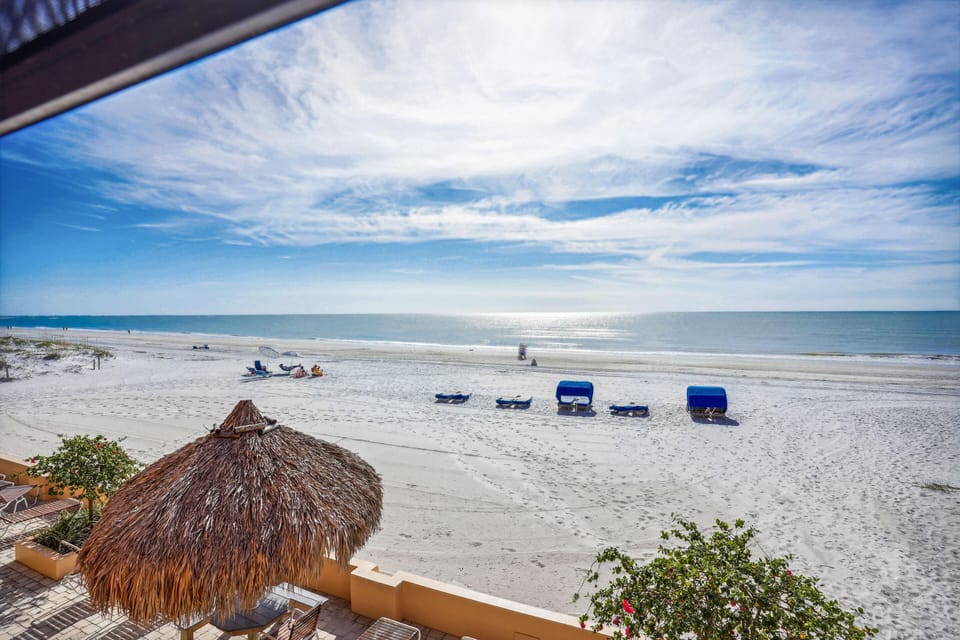 Villa Madeira 206 Apartment in Madeira Beach