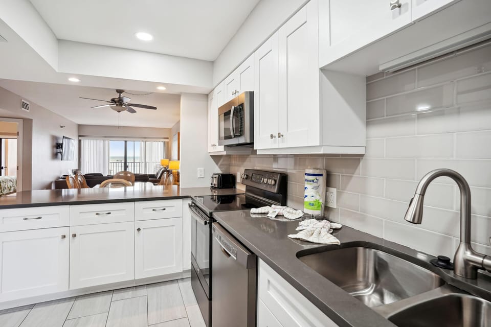 Condo, Multiple Beds (Villa Madeira 206) | Private kitchen