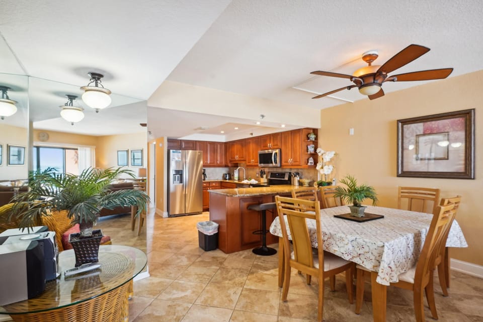 Condo, 1 King Bed with Sofa bed (Villa Madeira 405 - Premier) | Dining