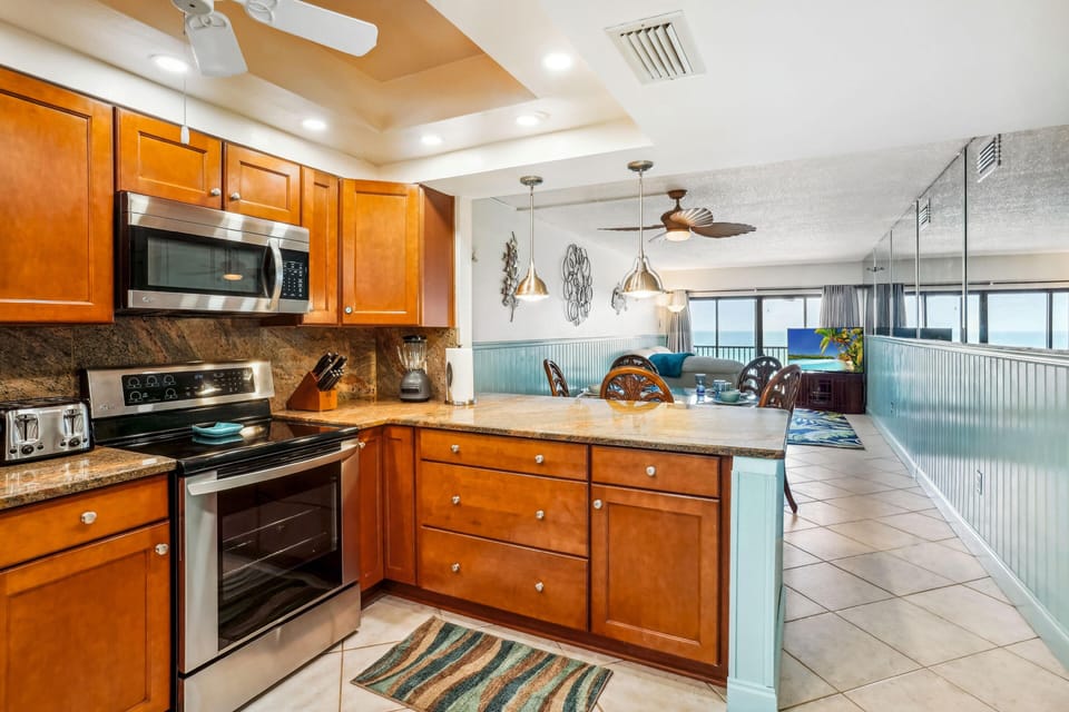 Condo, Multiple Beds (Villa Madeira 504 - Premier) | Private kitchen | Oven, toaster