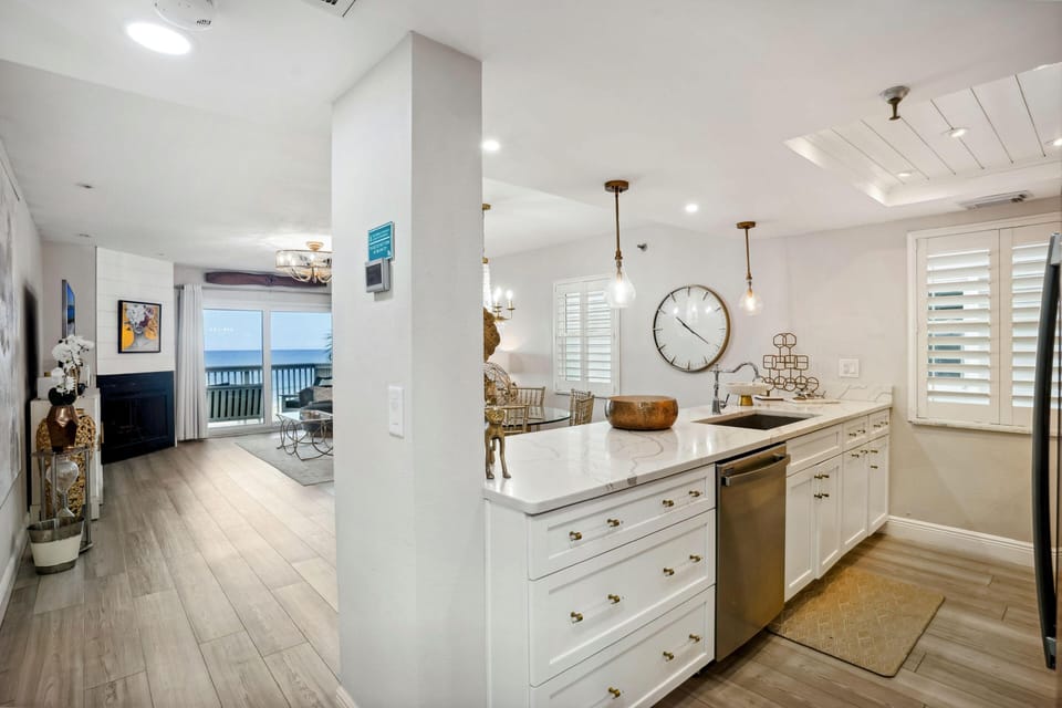 House, Multiple Beds (Pelican Pointe 5B) | Private kitchen | Oven, toaster