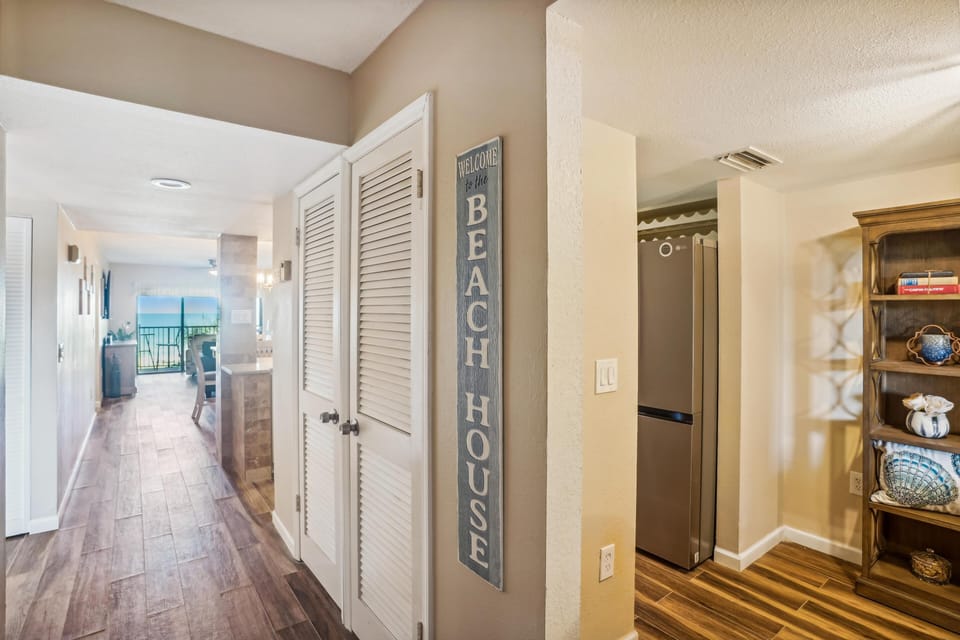Condo, Multiple Beds (Land's End 11-305 Beach Front - Premi) | Interior