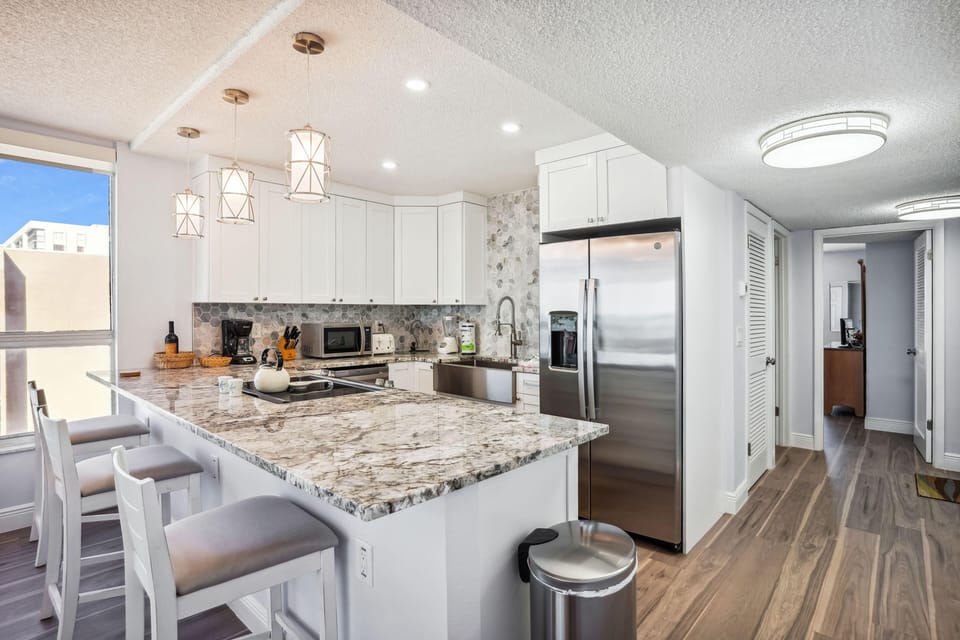 Condo, Multiple Beds (Madeira Vista 601) | Private kitchen | Oven, toaster