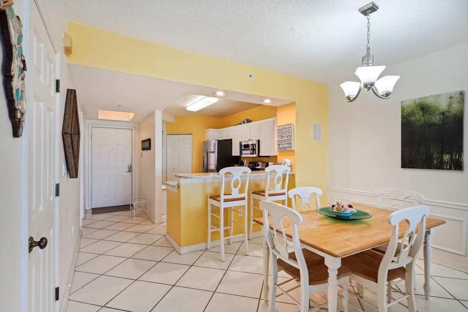 Condo, Multiple Beds (Tides 6-563) | Dining
