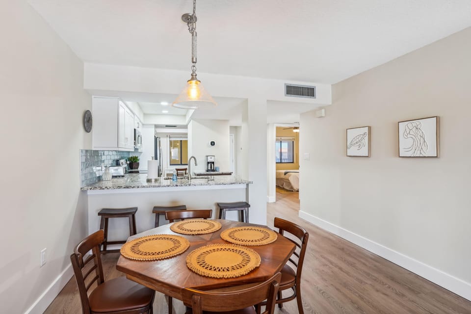 Condo, Multiple Beds (Land's End 4-404 Bay Front - Premier) | Dining