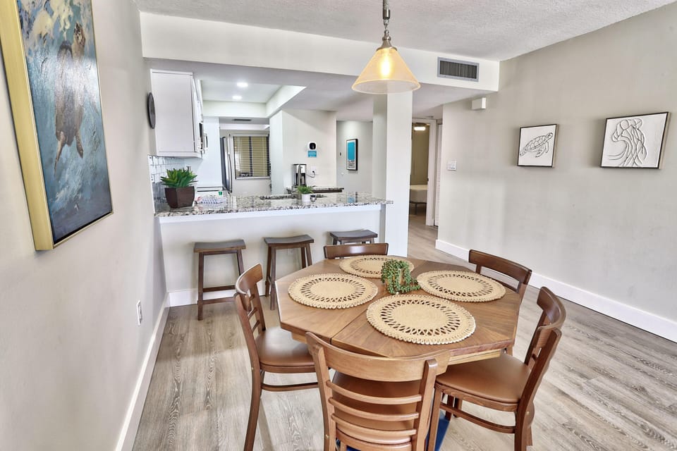 Condo, Multiple Beds (Land's End 4-404 Bay Front - Premier) | Dining