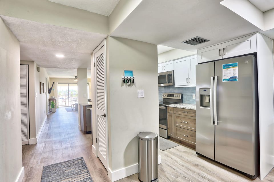 Condo, Multiple Beds (Land's End 4-404 Bay Front - Premier) | Private kitchen | Oven, toaster