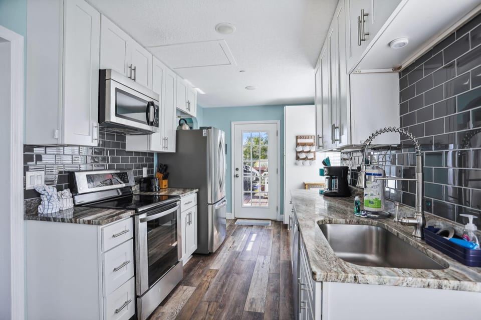 House, Multiple Beds (Beach Life 5) | Private kitchen | Oven, toaster
