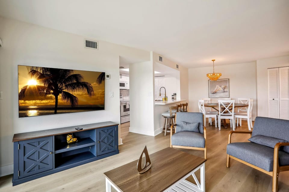 Condo, Multiple Beds (Land's End 1-406 Bay Front - Premier) | Living area | TV