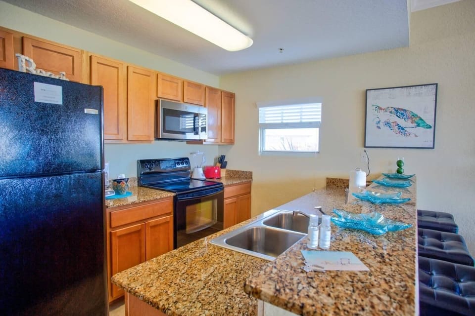 Condo, Multiple Beds (Palms Of Treasure Island #210) | Private kitchen | Oven