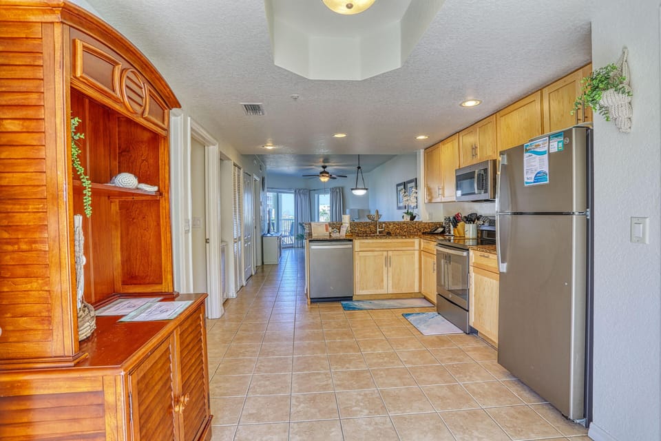 Condo, Multiple Beds (Sunset Vistas 404N) | Private kitchen | Oven, toaster