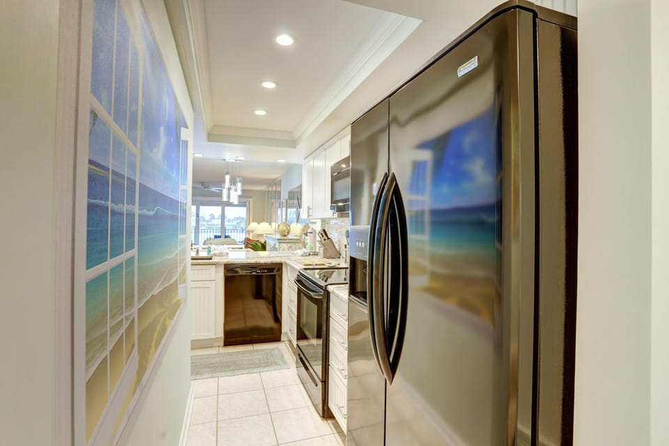 Condo, 1 King Bed (Land's End 5-203 Gulf-Bay Front - Pre) | Private kitchen | Oven, toaster