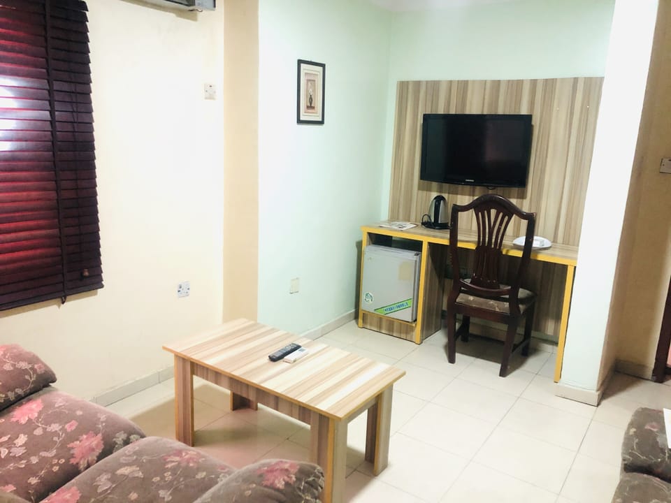 Royal Suite | Living area | Flat-screen TV