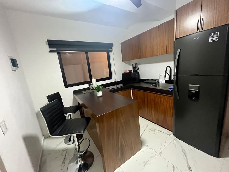 Deluxe Suite | Private kitchen | Full-size fridge, microwave, oven, rice cooker