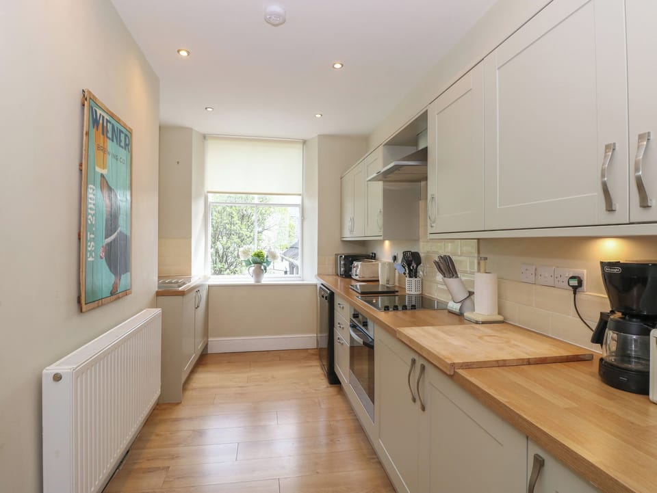 Cottage | Private kitchen | Fridge, dishwasher, cookware/dishes/utensils