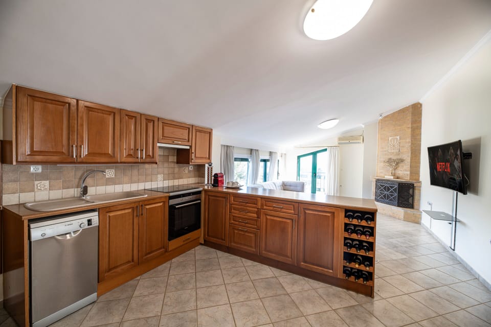 Superior Villa | Private kitchen | Fridge, microwave, oven, stovetop