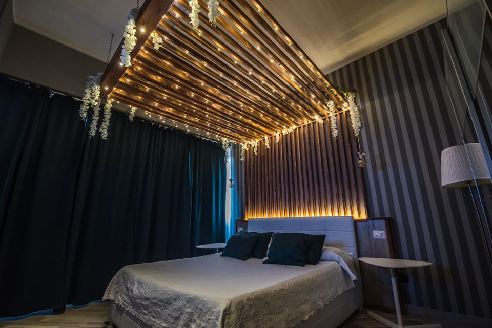 Design Suite | 1 bedroom, premium bedding, down comforters, minibar