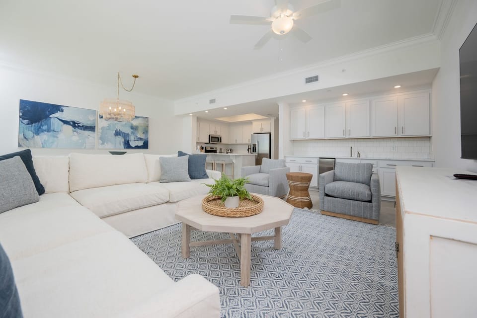 Condo, 2 Bedrooms | Living area