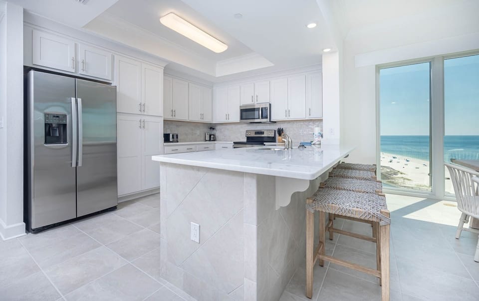 Condo, 4 Bedrooms | Private kitchen | Fridge, oven, coffee/tea maker