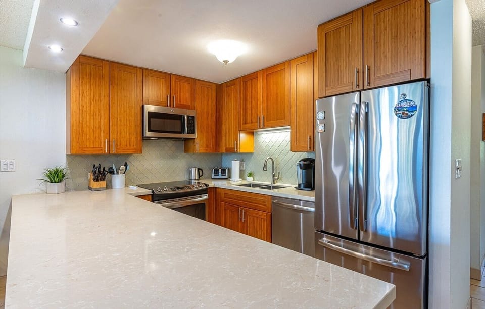 Condo, 1 Bedroom | Private kitchen | Coffee/tea maker, fridge, oven, stovetop
