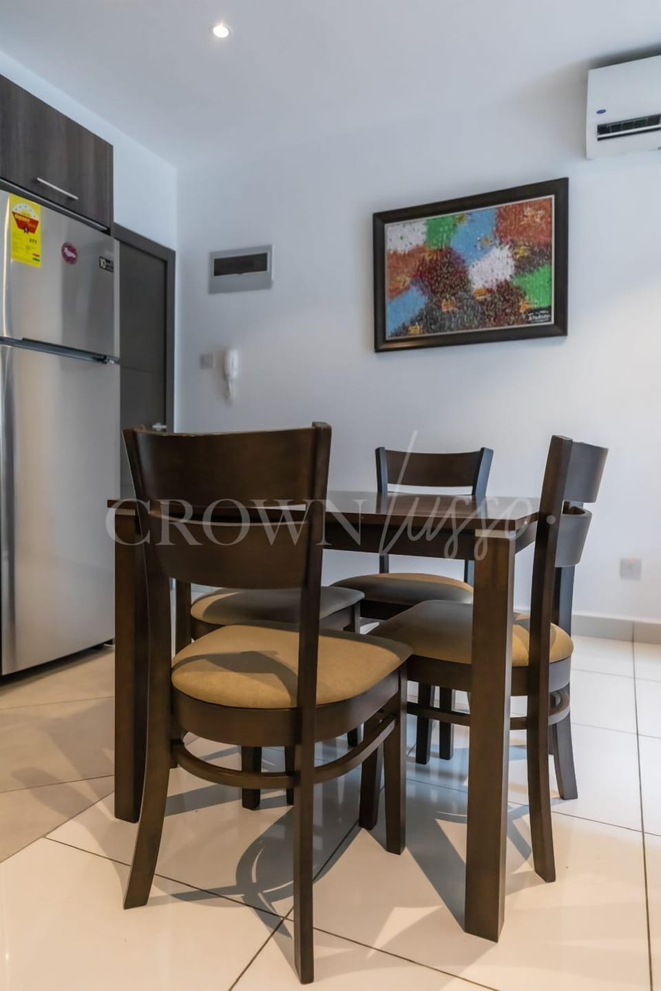 Comfort Studio | In-room dining
