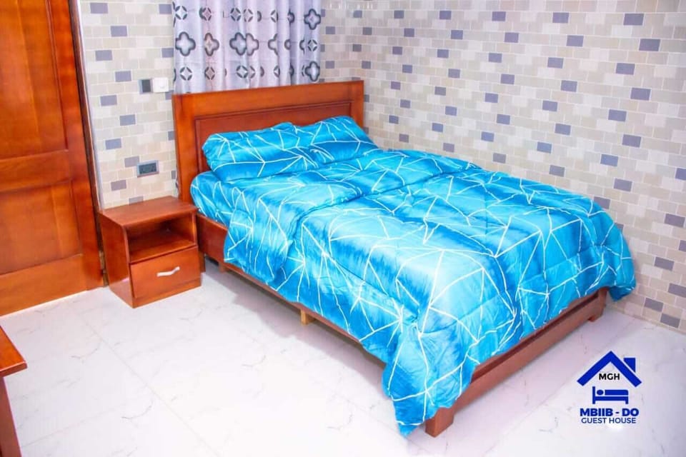 Room | Iron/ironing board, WiFi (free)