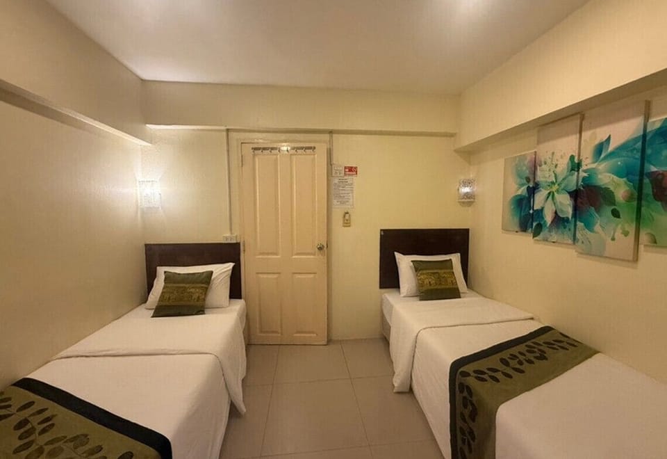 Standard Twin Room, Non Smoking, Air conditioning | In-room safe, soundproofing, free WiFi, bed sheets