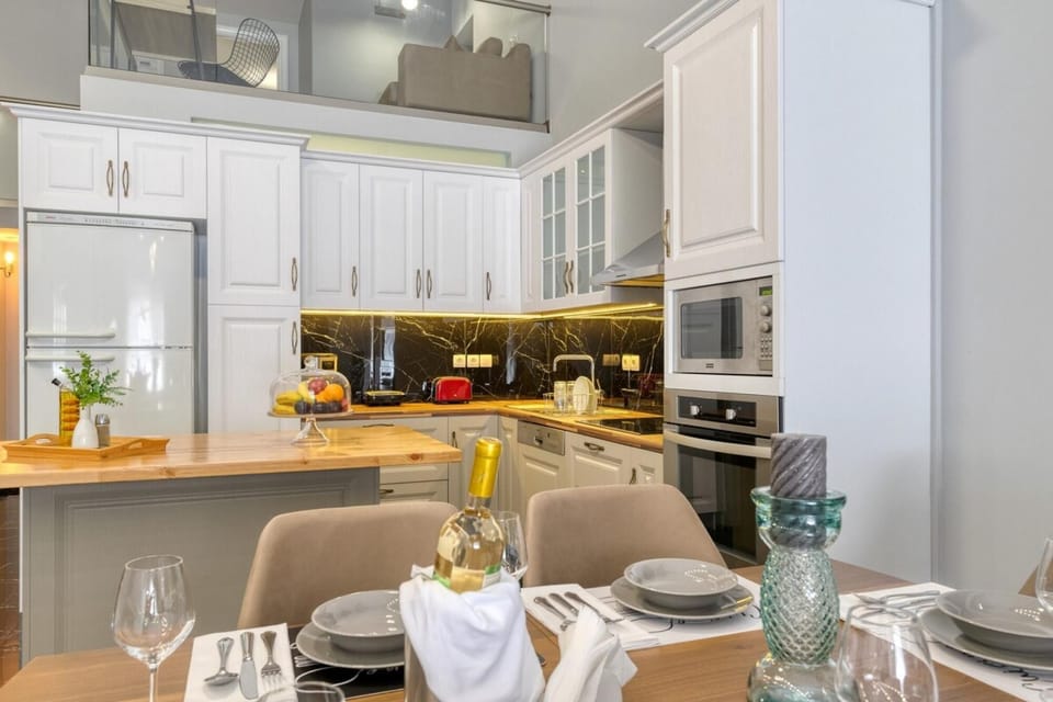 House | 3 bedrooms, desk