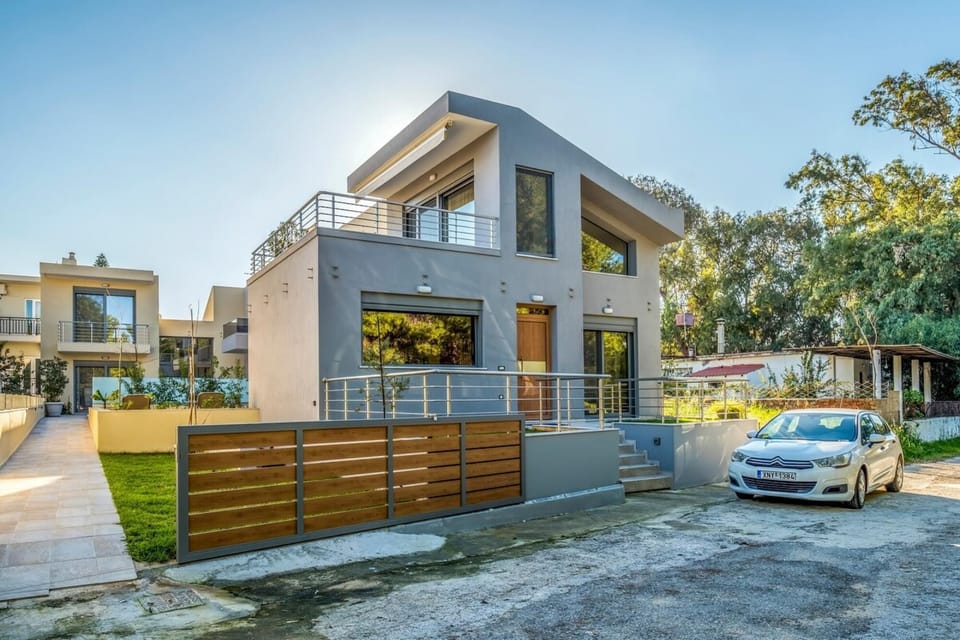 House | 4 bedrooms, desk