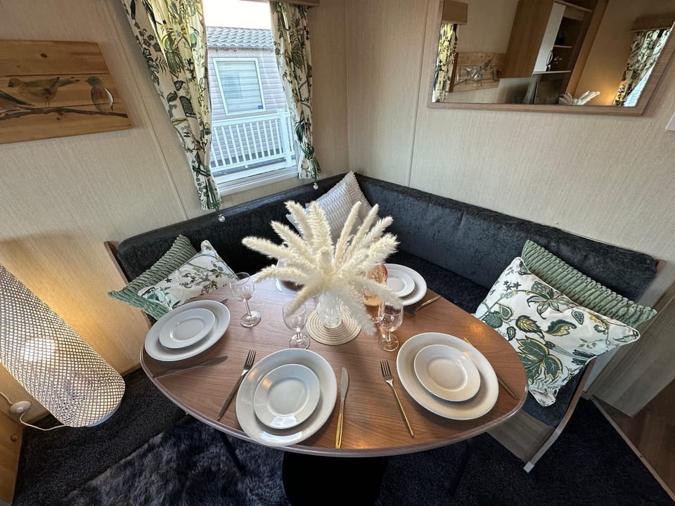 Cabin | Dining