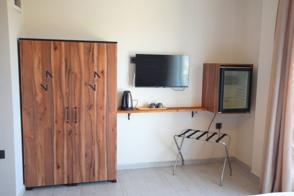 Classic Room | Mini-refrigerator
