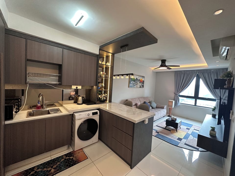 Design Apartment | Private kitchenette | Full-size fridge, stovetop, electric kettle, cookware/dishes/utensils